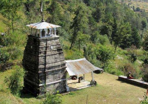 Omkar-Ratneshwar-Mahadev-Temple-in-Sari-Village